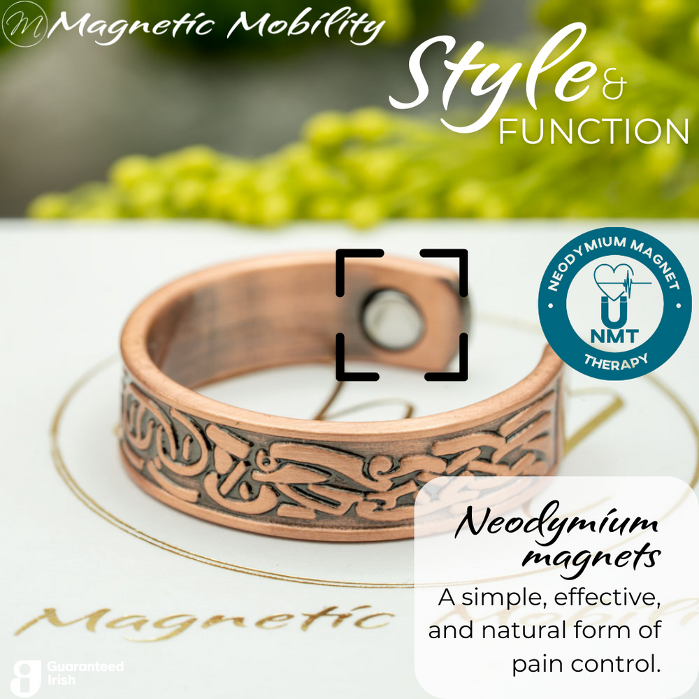 
                  
                    Load image into Gallery viewer, Close up of the Neodymium magnets on the Clover copper ring from Magnetic Mobility - the open backed ring features NTM or Neodymium magnet therapy for arthritis. 
                  
                