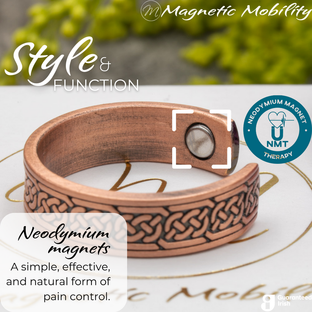 
                  
                    Load image into Gallery viewer, Close up of the Neodymium magnets on the Privet copper ring from Magnetic Mobility - the open backed ring features NTM or Neodymium magnet therapy for arthritis. 
                  
                