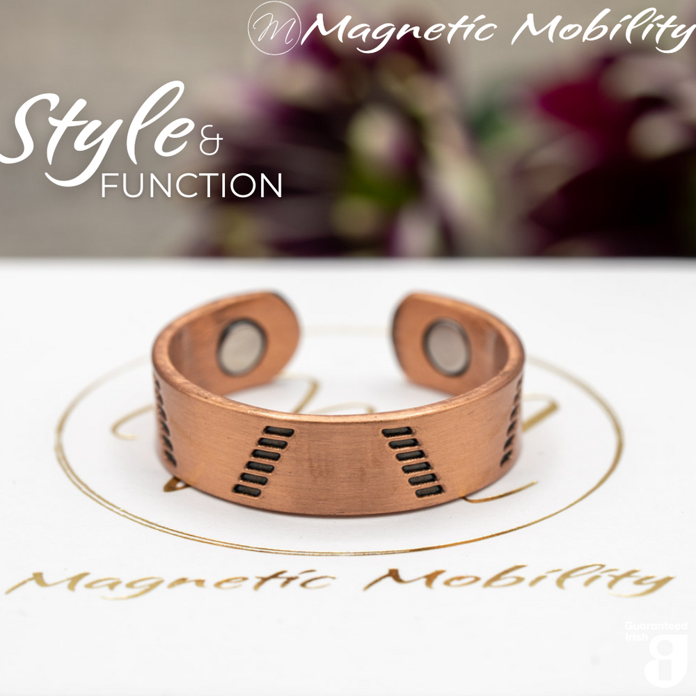 
                  
                    Load image into Gallery viewer, Soloman copper ring by Magnetic Mobility featuring a modern design. Ring is shown on top of a white branded gift box. This adjustable ring is designed to be easily worn on arthritic fingers, providing both style and functionality.
                  
                